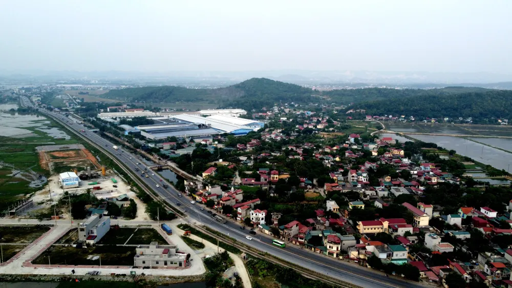 Hà Trung hiện có bốn doanh nghiệp FDI đầu tư sản xuất thu hút gần 10.000 lao động địa phương và các huyện thị lân cận. Ảnh: ĐẶNG TRUNG Hà Trung hiện có bốn doanh nghiệp FDI đầu tư sản xuất thu hút gần 10.000 lao động địa phương và các huyện thị lân cận. Ảnh: ĐẶNG TRUNG