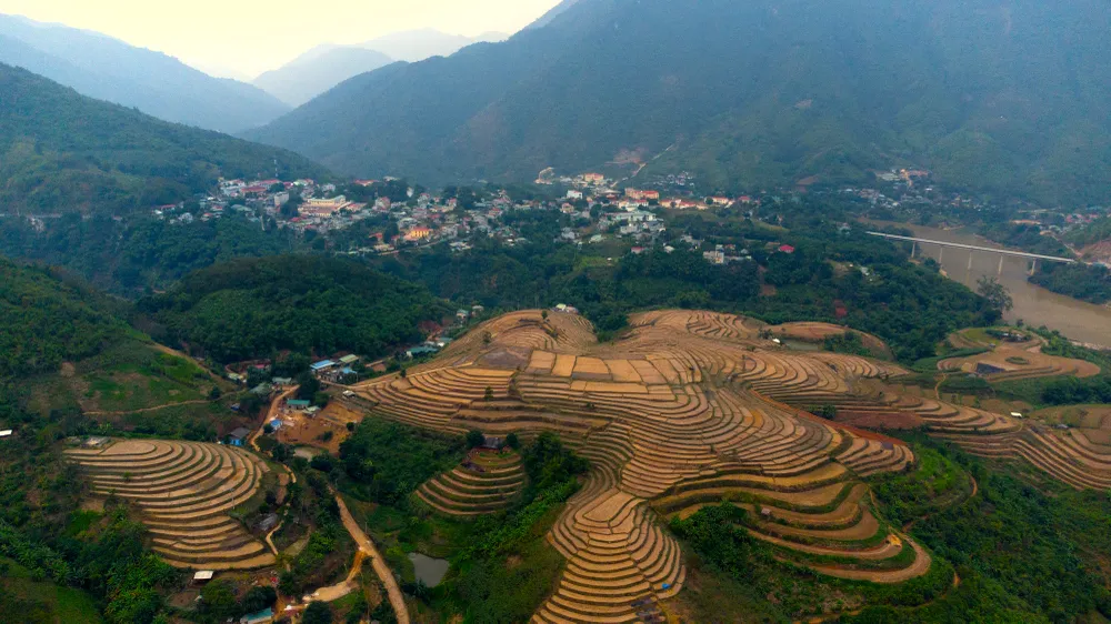 Ở mỗi góc nhìn khác nhau, thì ruộng bậc thang ở Pom Khuông (Tam Chung) đang trở thành điểm đến của khách du lịch ưa khám phá.