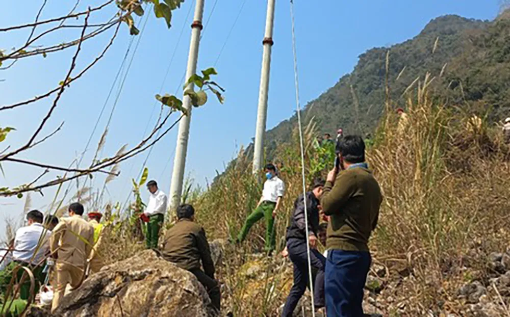 Nơi thầy Kế cùng con trai và cháu gái gặp nạn tử vong thương tâm trên tỉnh lộ 512B đoạn qua xã Lũng Cao, Bá Thước. Ảnh: CTV
