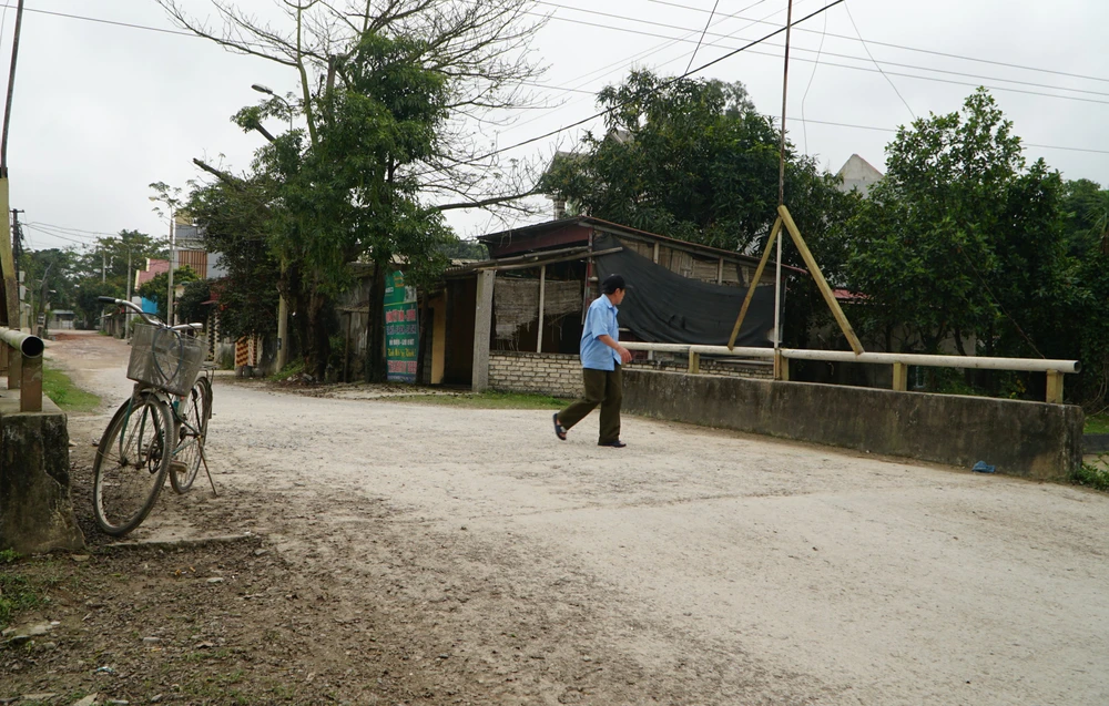 Hiện trường vụ kích nổ mìn trên cầu Sông Si, phường An Hưng, TP Thanh Hóa. Ảnh: Đ.T