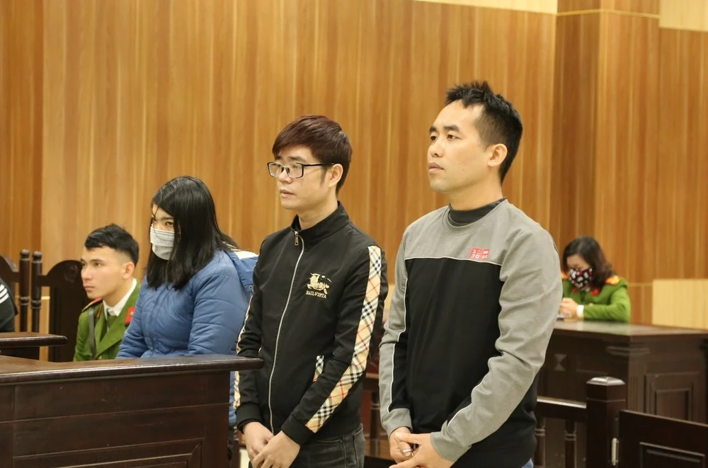 Bị cáo Nguyễn Lê Giang, Lê Văn Dụng, Đàm Thị Quyên khai nhận các hành vi phạm tội. Ảnh: Đ.T Bị cáo Nguyễn Lê Giang, Lê Văn Dụng, Đàm Thị Quyên khai nhận các hành vi phạm tội. Ảnh: Đ.T