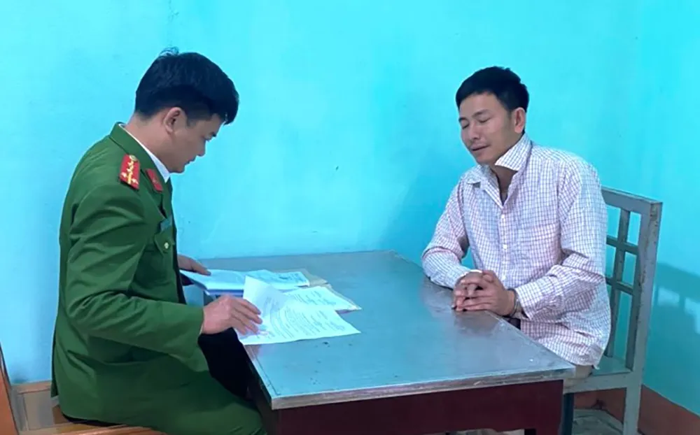 Tạm giữ hình sự Nguyễn Văn Tình (45 tuổi) để điều tra làm rõ hành vi giết người. Ảnh: CATH Tạm giữ hình sự Nguyễn Văn Tình (45 tuổi) để điều tra làm rõ hành vi giết người. Ảnh: CATH