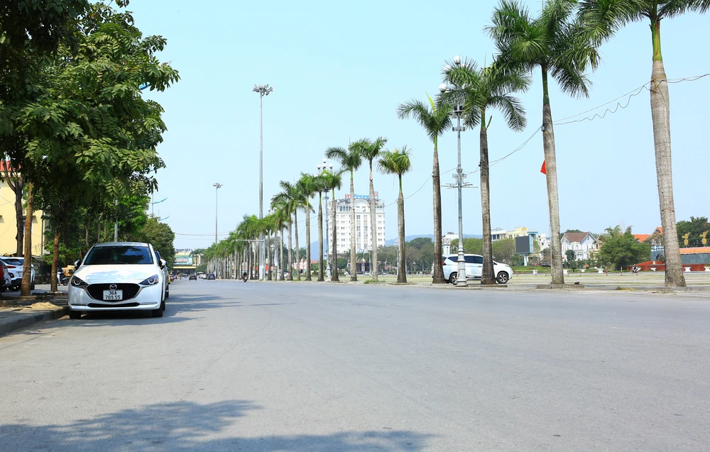 Phương án thống nhất của Thường vụ Thành ủy TP Thanh Hóa, phố đi bộ Phan Chu Trinh và không gian văn hóa Quảng Trường Lam Sơn sẽ diễn ra từ 19 giờ -23 giờ (theo giờ mùa Hè) và từ 18 giờ 30-23 giờ (theo giờ mùa Đông). Ảnh: ĐẶNG TRUNG