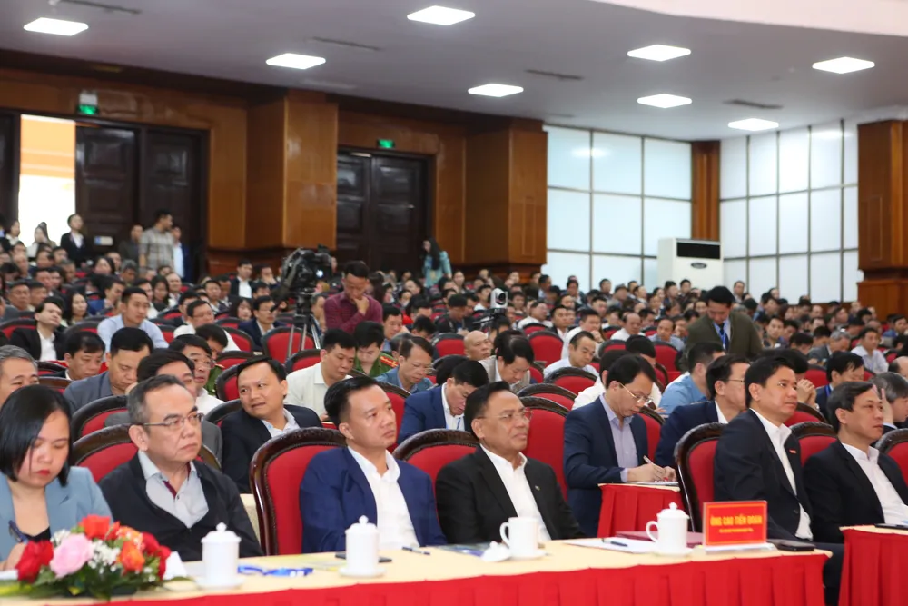 Hơn 300 đại biểu đại diện cho các doanh nghiệp trên địa bàn tỉnh Thanh Hóa dự hội nghị. Ảnh: ĐẶNG TRUNG Hơn 300 đại biểu đại diện cho các doanh nghiệp trên địa bàn tỉnh Thanh Hóa dự hội nghị. Ảnh: ĐẶNG TRUNG