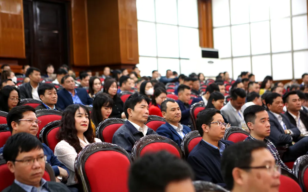 Hội trường 25B liên tục "nóng" với nhiều nhóm vấn đề về PCCC, vay vốn và giải quyết các thủ tục. Ảnh: ĐẶNG TRUNG Hội trường 25B liên tục "nóng" với nhiều nhóm vấn đề về PCCC, vay vốn và giải quyết các thủ tục. Ảnh: ĐẶNG TRUNG