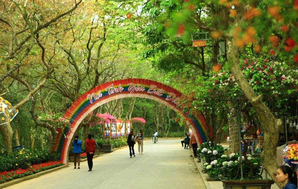 Bên cạnh đó Lễ hội tình yêu hòn Trống Mái nhằm tôn vinh các giá trị văn hóa, truyền thuyết danh thắng Hòn Trống Mái đến người dân lẫn du khách. Ảnh: ĐẶNG TRUNG