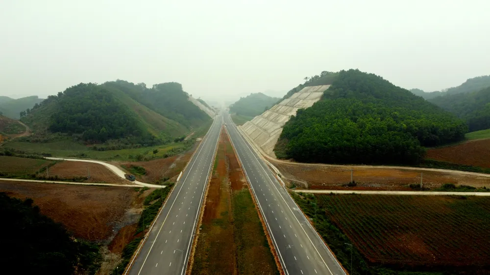 Cao tốc Bắc Nam đoạn Mai Sơn – Quốc lộ 45 thông xe 30-4