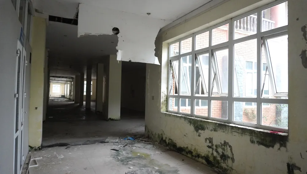 Có những thời điểm ở đây còn là nơi chăn bò, dê vào ở. Ảnh: ĐẶNG TRUNG