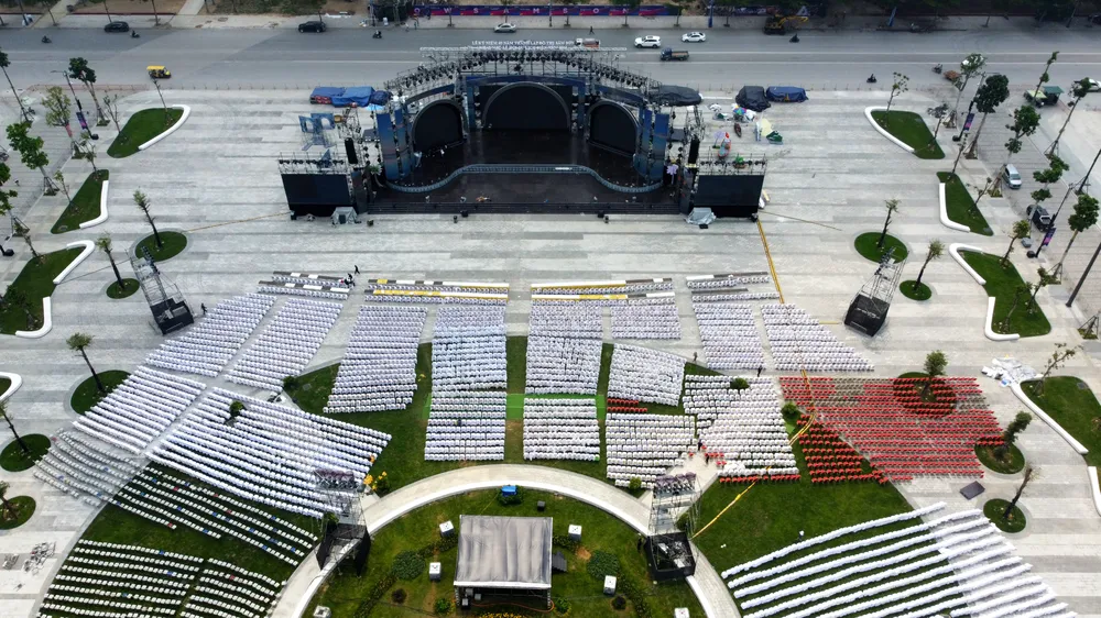 Sân khấu cho lễ kỷ niệm 60 năm đô thị Sầm Sơn và Khai mạc Lễ hội Du lịch Sầm Sơn năm 2023 được chuẩn bị kỹ lưỡng, công phu. Ảnh: ĐẶNG TRUNG Sân khấu cho lễ kỷ niệm 60 năm đô thị Sầm Sơn và Khai mạc Lễ hội Du lịch Sầm Sơn năm 2023 được chuẩn bị kỹ lưỡng, công phu. Ảnh: ĐẶNG TRUNG