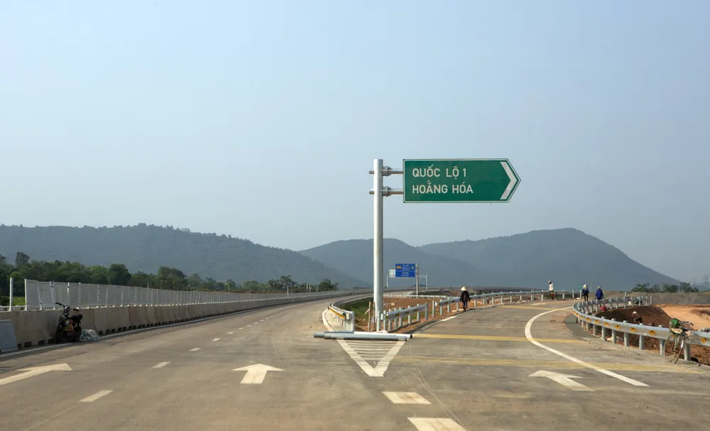 Nút giao thông Thiệu Giang (Thiệu Hóa) dự kiến sẽ hoàn thiện vào cuối năm 2023 cùng với nút giao thông Đồng Thắng (Triệu Sơn). Ảnh: ĐẶNG TRUNG