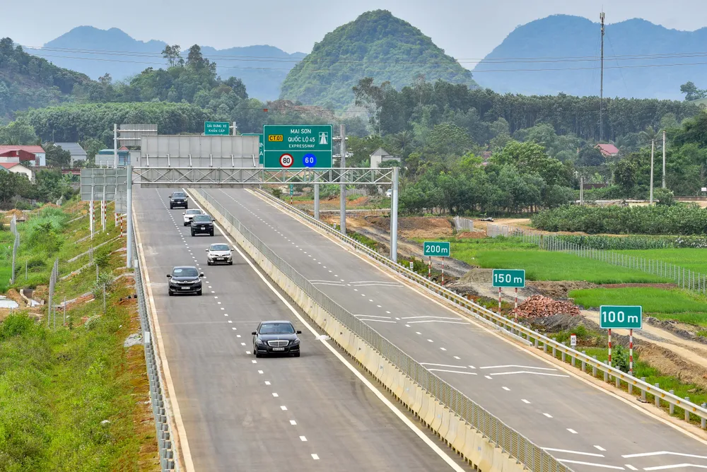 Hội đồng kiểm tra Nhà nước về công tác nghiệm thu công trình xây dựng để đảm bảo đủ điều kiện đưa dự án vào khai thác sử dụng trước ngày 30-4-2023.