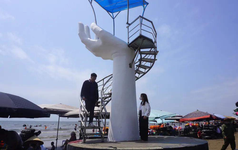 Bàn Tay Khổng Lồ