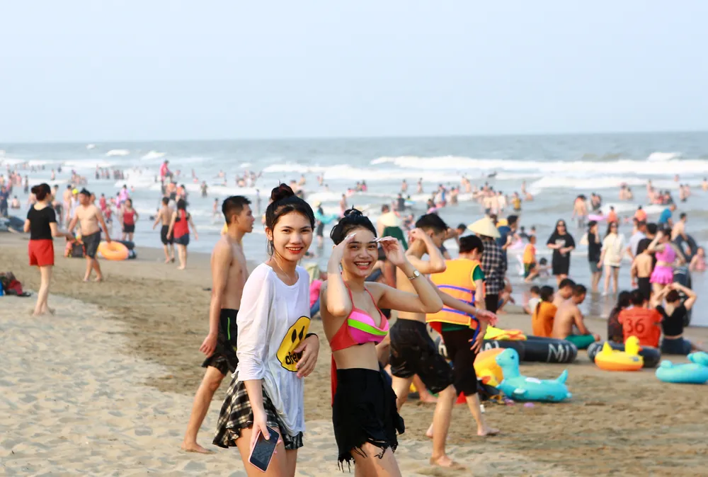 Đôi bạn trẻ tự tin trước ống kính của phóng viên. Ảnh: ĐẶNG TRUNG