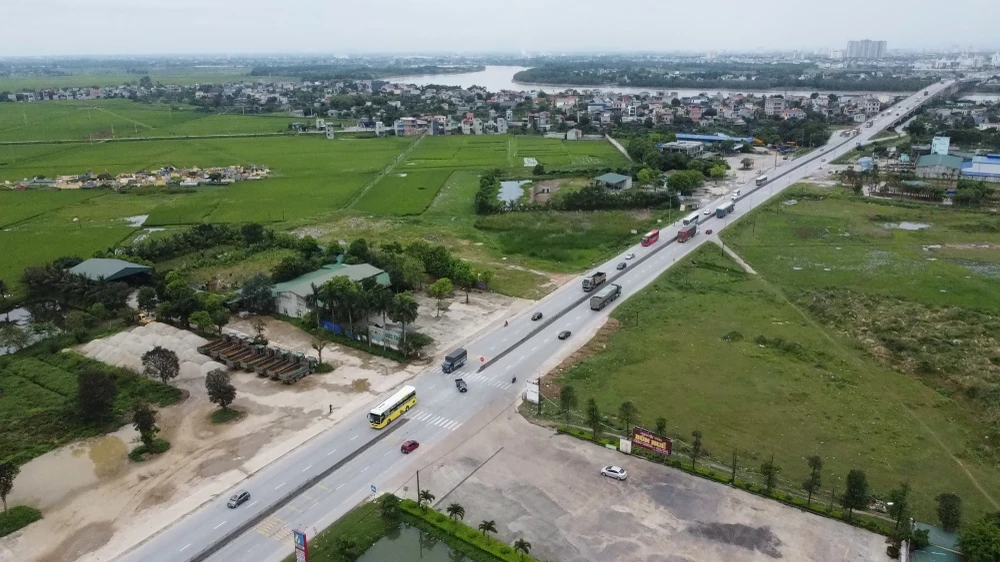 Trao đổi với PV, Trung tá Trang Công Đông, Trạm trưởng Trạm CSGT Quảng Xương - Phòng CSGT (Công an Thanh Hóa) thông tin từ đầu 4-2023 sau khi cắm biển cấm ô tô quay đầu, lực lượng CSGT đã túc trực tuyên truyền, nhắc nhở người tham gia giao thông.