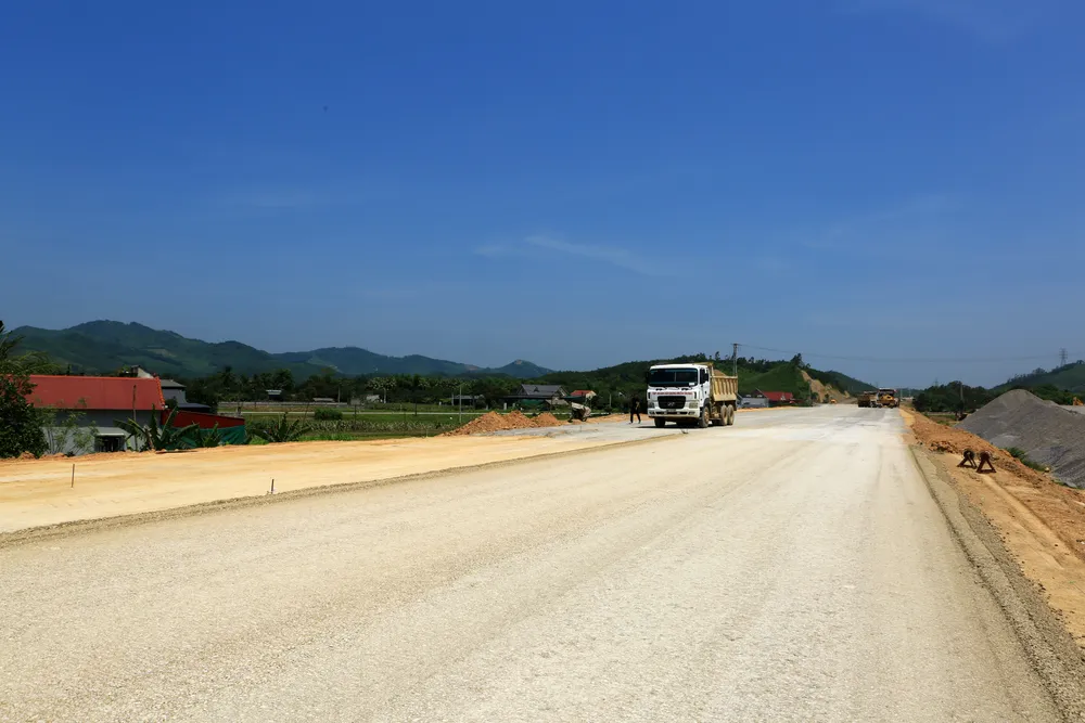 Bộ GTVT cho biết sẽ kiên quyết xử lý các nhà thầu vi phạm tiến độ theo quy định hợp đồng. Bộ GTVT cho biết sẽ kiên quyết xử lý các nhà thầu vi phạm tiến độ theo quy định hợp đồng.