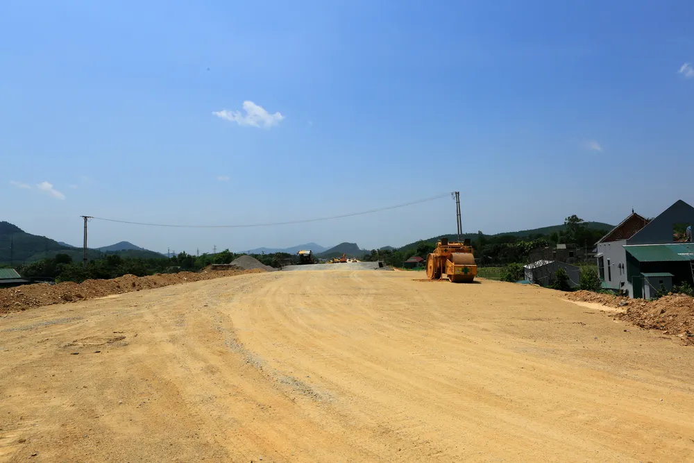 Cao tốc Quốc lộ (QL) 45 - Nghi Sơn dài 43,28 km qua Thanh Hoá có tổng mức đầu tư 5.534 tỉ đồng. Cao tốc Quốc lộ (QL) 45 - Nghi Sơn dài 43,28 km qua Thanh Hoá có tổng mức đầu tư 5.534 tỉ đồng.