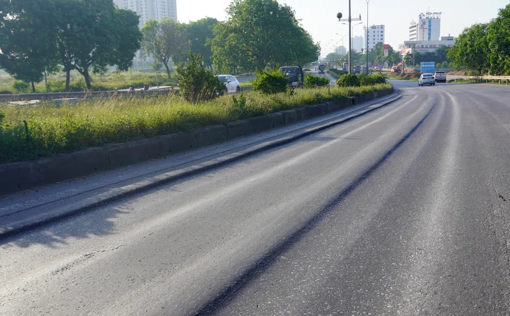 Ghi nhận của PLO nhiều năm qua, Quốc lộ 1A, đoạn tránh thành phố Thanh Hóa (Thanh Hóa) đã xuống cấp nghiêm trọng tiềm ẩn nhiều nguy cơ mất an toàn giao thông cho các phương tiện khi lưu thông qua đoạn đường này. Ghi nhận của PLO nhiều năm qua, Quốc lộ 1A, đoạn tránh thành phố Thanh Hóa (Thanh Hóa) đã xuống cấp nghiêm trọng tiềm ẩn nhiều nguy cơ mất an toàn giao thông cho các phương tiện khi lưu thông qua đoạn đường này.