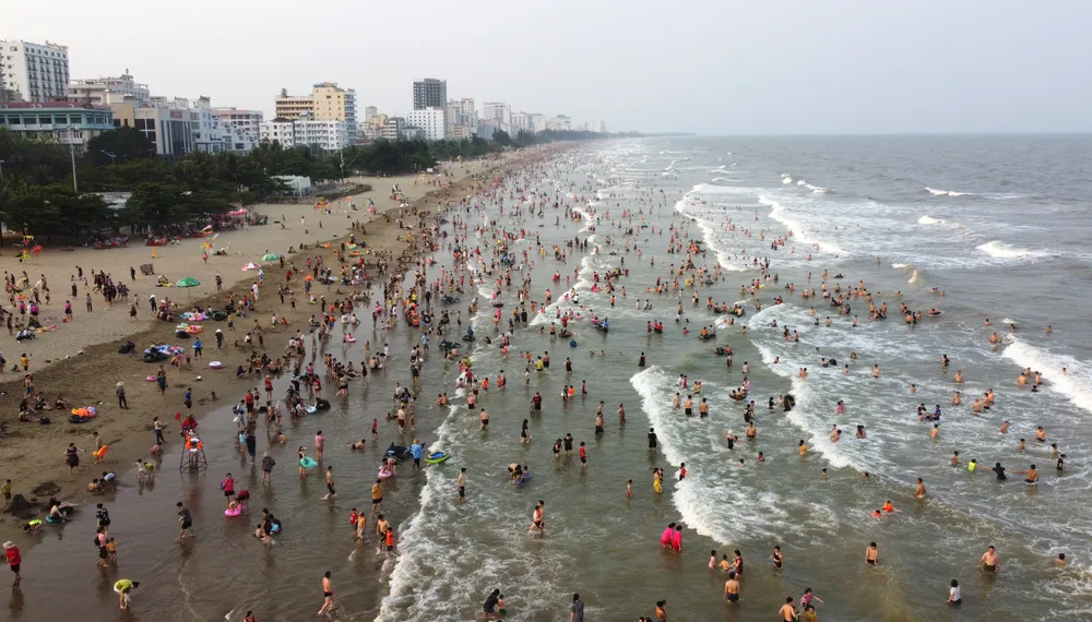 Biển Sầm Sơn dẫn đầu Thanh Hóa về việc thu hút khách du lịch đến với địa phương này. Ảnh: ĐẶNG TRUNG Biển Sầm Sơn dẫn đầu Thanh Hóa về việc thu hút khách du lịch đến với địa phương này. Ảnh: ĐẶNG TRUNG