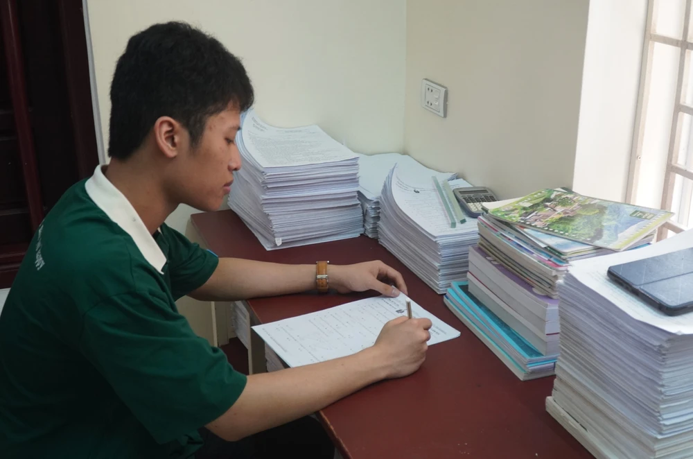 Góc học tập giản dị của Thủ khoa khối B00 của cả nước Mai Duy Anh Quân. Ảnh: ĐT