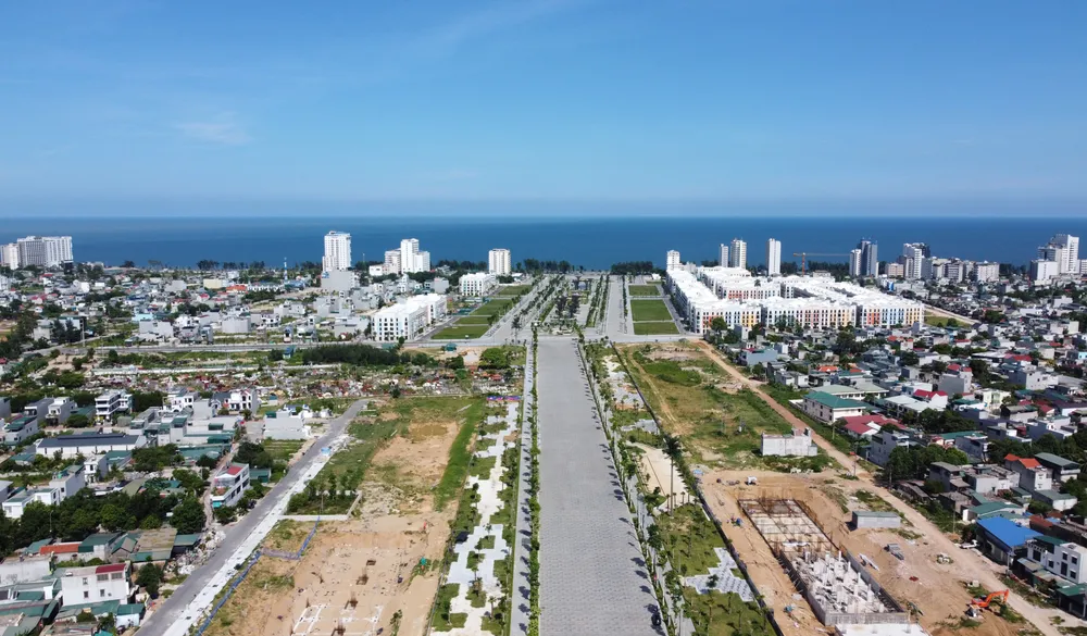 Thanh Hóa đang xin ý kiến người dân về việc đặt tên Đông Sơn cho tuyến đường nằm trong dự án quảng trường biển và trục cảnh quan lễ hội thành phố biển Sầm Sơn. Thanh Hóa đang xin ý kiến người dân về việc đặt tên Đông Sơn cho tuyến đường nằm trong dự án quảng trường biển và trục cảnh quan lễ hội thành phố biển Sầm Sơn.