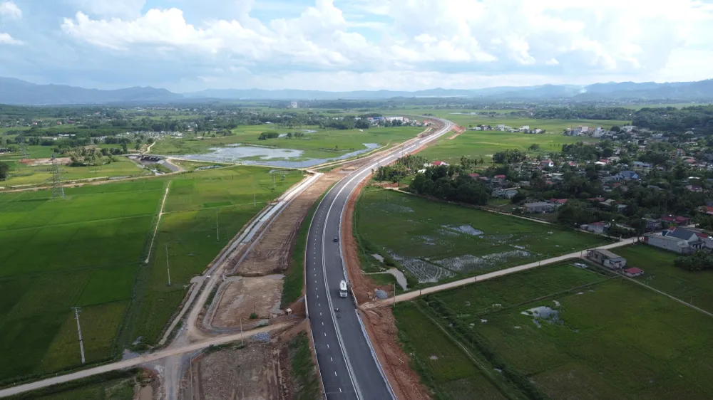 Dự án thành phần đầu tư xây dựng tuyến cao tốc Quốc lộ 45 - Nghi Sơn có tổng chiều dài 43,28km đi qua địa phận huyện Nông Cống và thị xã Nghi Sơn (Thanh Hóa), tổng mức đầu tư 5.534,472 tỉ đồng. Dự án này do Ban QLDA 2 làm chủ đầu tư và được chia làm ba gói thầu xây lắp (từ 01 - XL đến 03 - XL).