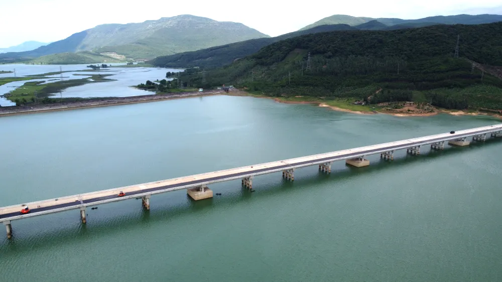 Dự án cầu Yên Mỹ hoàn thành sẽ là một trong những cung đường đẹp, góp phần hoàn thiện quy hoạch về mặt kiến trúc của khu du lịch sinh thái hồ Yên Mỹ.