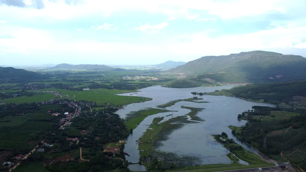 Năm 2020, UBND tỉnh Thanh Hóa có quyết định phê duyệt nhiệm vụ lập quy hoạch phân khu tỉ lệ 1/2.000 Khu du lịch sinh thái hồ Yên Mỹ thuộc khu kinh tế Nghi Sơn. Dự kiến lượng khách du lịch vào khu du lịch sinh thái hồ Yên Mỹ đến năm 2035 là 300.000 lượt.