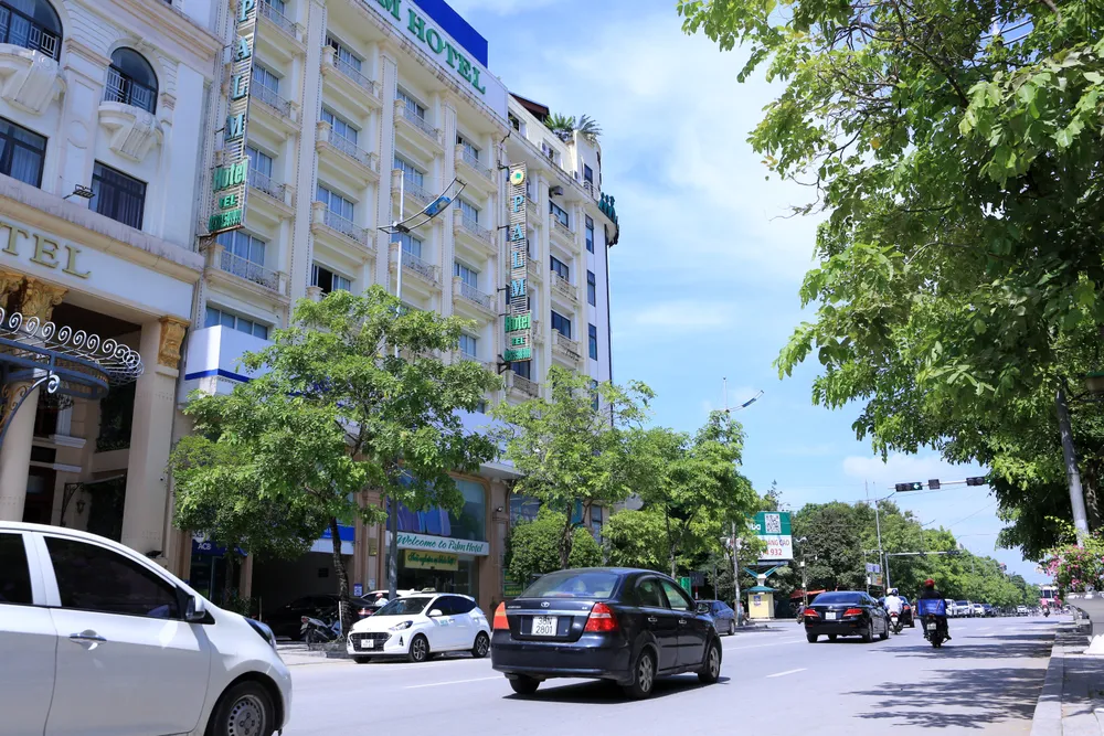 Tháng 7-2022, Phòng Cảnh sát Kinh tế (PC03 - Công an tỉnh Thanh Hóa) đã khởi tố vụ án lợi dụng chức vụ quyền hạn xảy ra tại dự án Hạc Thành Tower. Hiện nay, Dự án Hạc Thành Tower đã xây dựng hoàn thiện với nhiều tòa nhà kế cận liên tiếp nhau trên đường Phan Chu Trinh. Tháng 7-2022, Phòng Cảnh sát Kinh tế (PC03 - Công an tỉnh Thanh Hóa) đã khởi tố vụ án lợi dụng chức vụ quyền hạn xảy ra tại dự án Hạc Thành Tower. Hiện nay, Dự án Hạc Thành Tower đã xây dựng hoàn thiện với nhiều tòa nhà kế cận liên tiếp nhau trên đường Phan Chu Trinh.