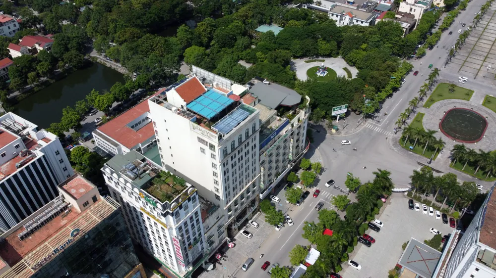 Đến ngày 23-12-2013, Phó Chủ tịch UBND tỉnh Thanh Hóa Nguyễn Đình Xứng có quyết định về việc phê duyệt tiền sử dụng đất phải nộp đối với Công ty Sông Mã xuống còn 48,352 tỉ đồng và vẫn áp mức giá 21 triệu đồng/m2. Dự án nằm ở vị trí đắc địa gần với Quảng Trường Lam Sơn nằm trên tuyến phố sầm uất nhất tỉnh Thanh Hóa. Đến ngày 23-12-2013, Phó Chủ tịch UBND tỉnh Thanh Hóa Nguyễn Đình Xứng có quyết định về việc phê duyệt tiền sử dụng đất phải nộp đối với Công ty Sông Mã xuống còn 48,352 tỉ đồng và vẫn áp mức giá 21 triệu đồng/m2. Dự án nằm ở vị trí đắc địa gần với Quảng Trường Lam Sơn nằm trên tuyến phố sầm uất nhất tỉnh Thanh Hóa.