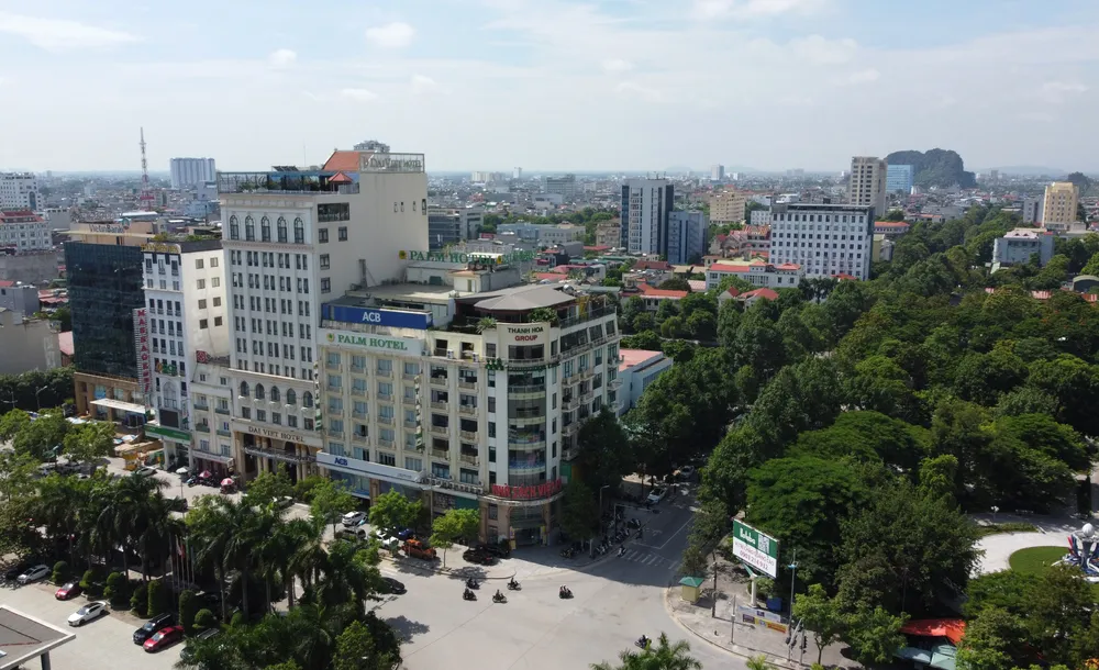 Sau đó, UBND tỉnh Thanh Hóa đã quyết định phê duyệt diện tích đất giao có thu tiền sử dụng đất là 2.706 m2. Tổng số tiền sử dụng đất của cả khu đất mà Công ty Sông Mã phải nộp cho ngân sách nhà nước là 56,826 tỉ đồng, tương ứng 21 triệu/m2, theo bản đồ phê duyệt ngày 26-8-1993, để thực hiện dự án Hạc Thành Tower. Sau đó, UBND tỉnh Thanh Hóa đã quyết định phê duyệt diện tích đất giao có thu tiền sử dụng đất là 2.706 m2. Tổng số tiền sử dụng đất của cả khu đất mà Công ty Sông Mã phải nộp cho ngân sách nhà nước là 56,826 tỉ đồng, tương ứng 21 triệu/m2, theo bản đồ phê duyệt ngày 26-8-1993, để thực hiện dự án Hạc Thành Tower.