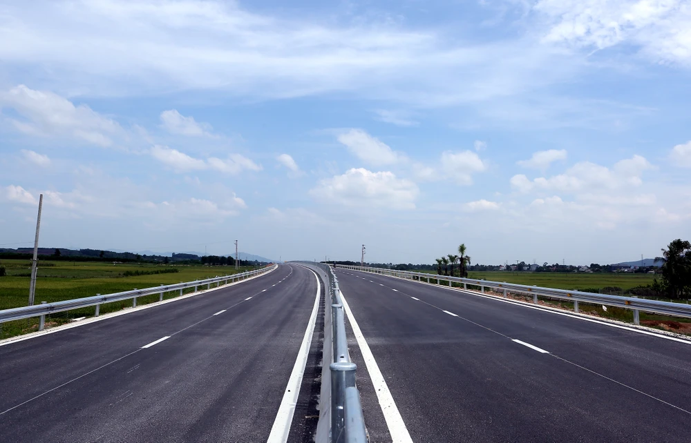 Dự án thành phần Quốc lộ 45 - Nghi Sơn thuộc dự án cao tốc Bắc - Nam phía đông giai đoạn 2017-2020, chiều dài tuyến là 43,28km, tổng vốn đầu tư hơn 5.500 tỉ đồng.