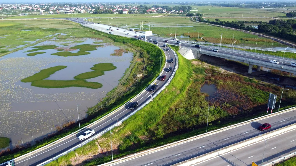 Các phương tiện vào cao tốc Mai Sơn - Quốc lộ 45 đi các tuyến cao tốc vừa được Bộ GTVT cho lưu thông là Quốc lộ 45 - Nghi Sơn và Nghi Sơn - Diễn Châu.