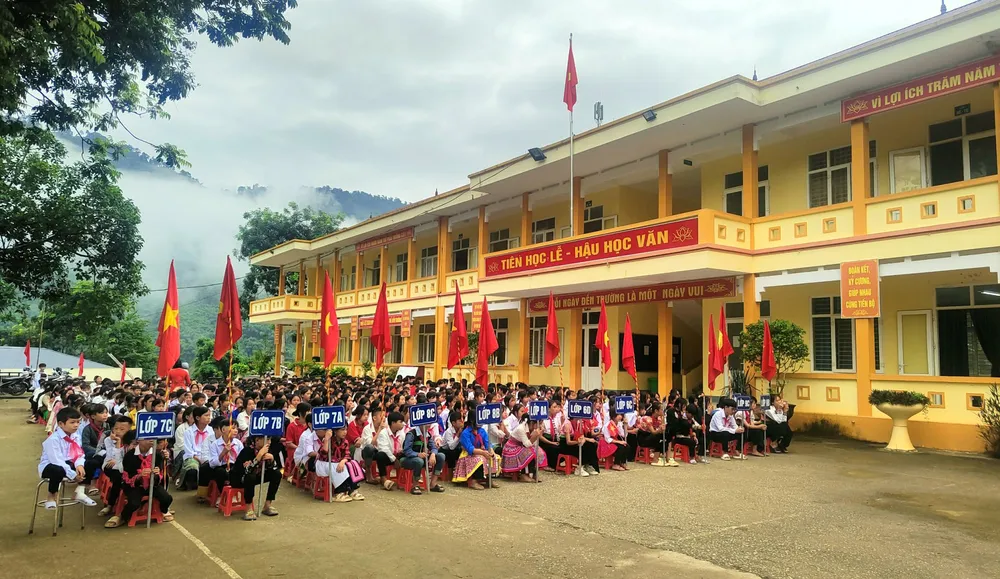 Trường PTDT Bán trú THCS Trung Lý là ngôi trường từng được Báo Pháp Luật TP. HCM phối hợp với Chủ thương hiệu Bánh mì Như Lan trao 250 bộ bàn ghế cho các em học sinh Mường Lát. Ảnh: Pó Ly