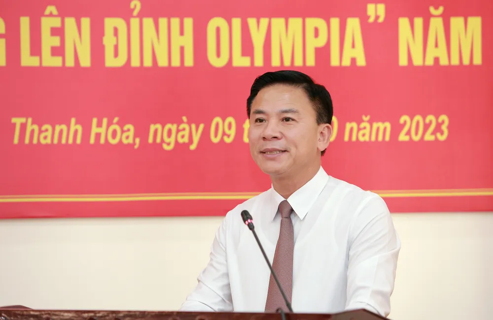 Bí thư Tỉnh ủy Thanh Hóa, ông Đỗ Trọng Hưng phát biểu tại buổi lễ tuyên dương học sinh Lê Xuân Mạnh. Ảnh: ĐẶNG TRUNG Lê-Xuân-Mạnh-Đường-Lên-Đỉnh-Olympia-3.JPG