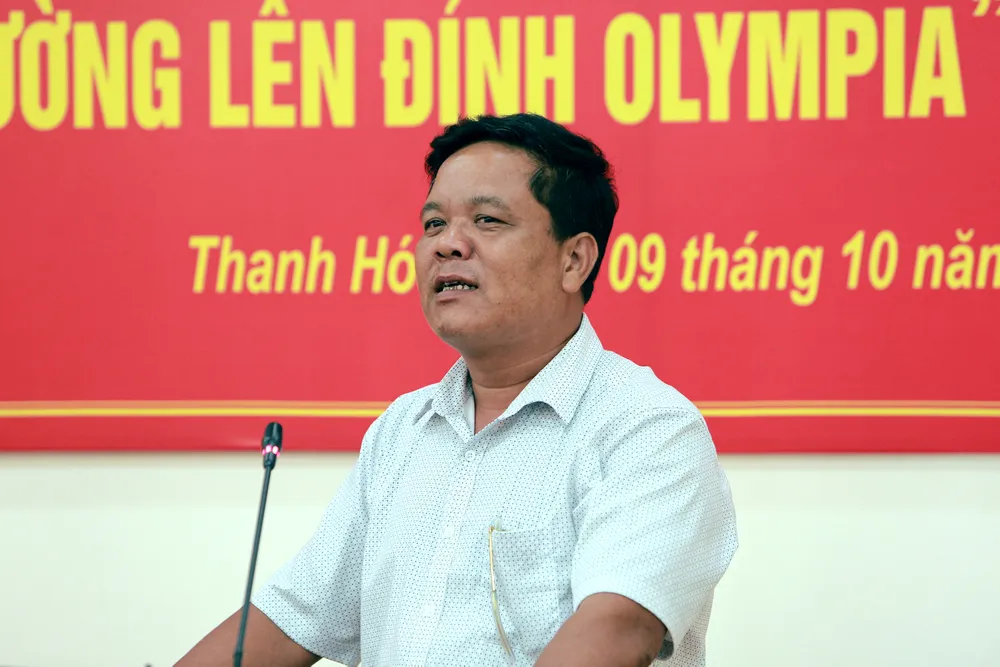 Ông Lê Xuân Bình, gửi lời cảm ơn đến người thân, quý thầy cô, lãnh đạo tỉnh Thanh Hóa cũng các bạn học sinh và người dân Thanh Hóa luôn đồng hành cùng với em Lê Xuân Mạnh. Ảnh: ĐẶNG TRUNG Lê-Xuân-Mạnh-Đường-Lên-Đỉnh-Olympia-5.JPG