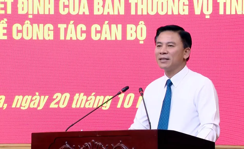Bí thư Tỉnh ủy Đỗ Trọng Hưng phát biểu tại hội nghị công bố các quyết định của Ban Thường vụ Tỉnh ủy Thanh Hóa về công tác cán bộ. Ảnh: TTV Điều-Động-Luân-Chuyển-Cán-Bộ-Chủ-Chốt-Tỉnh-Thanh-Hóa-2.jpg