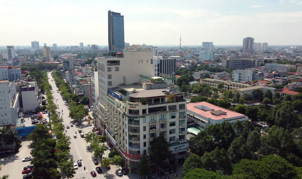 Dự án Hạc Thành Tower nằm trên đường Phan Chu Trinh nối với đường Hạc Thành gần Quảng Trường Lam Sơn, TP Thanh Hóa. Ảnh: ĐẶNG TRUNG Dự-Án-Hạc-Thành-Tower-Nguyễn-Đình-Xứng-Cựu-Chủ-Tịch-UBND-Tỉnh-Thanh-Hóa-Bị-Khởi-Tố-5.jpg