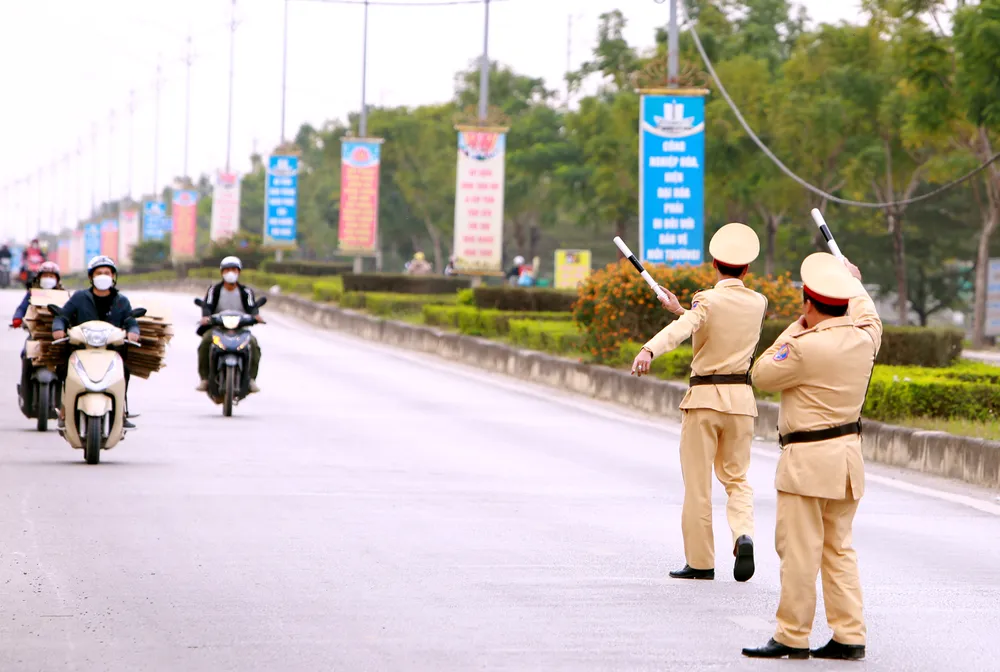 Tổ công tác đặc biệt Thanh Hóa dừng hàng trăm lượt xe kiểm tra nồng độ cồn