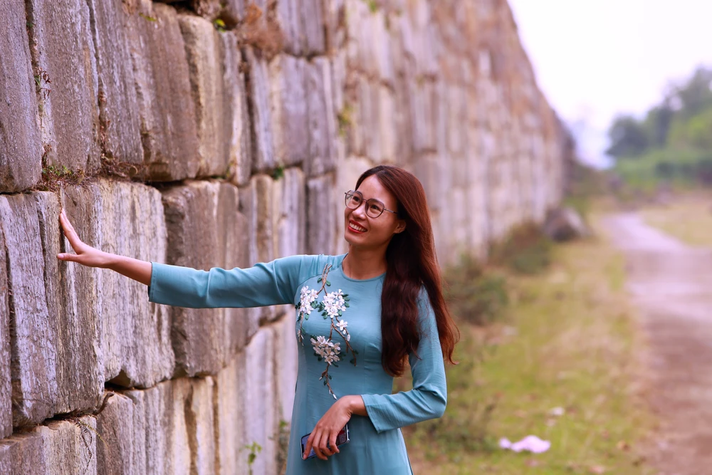 Cận cảnh rêu phong thành đá cổ lớn nhất Đông Nam Á ở Thanh Hóa - 18.JPG