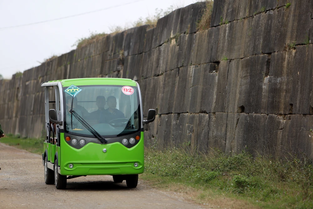 Cận cảnh rêu phong thành đá cổ lớn nhất Đông Nam Á ở Thanh Hóa - 2.JPG