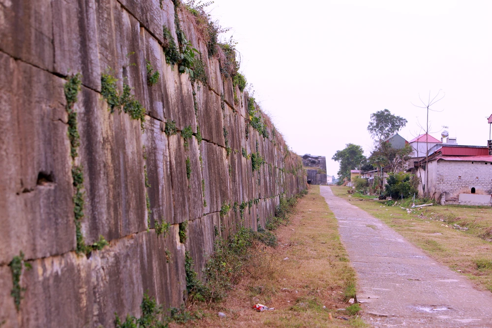 Cận cảnh rêu phong thành đá cổ lớn nhất Đông Nam Á ở Thanh Hóa - 20.JPG