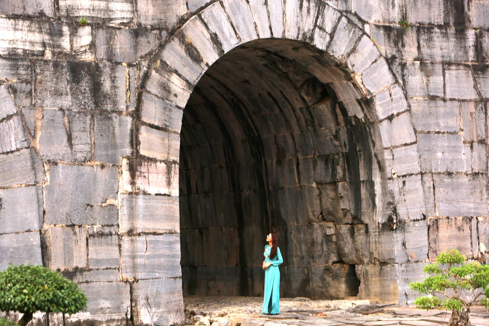 Cận cảnh rêu phong thành đá cổ lớn nhất Đông Nam Á ở Thanh Hóa - 29.JPG