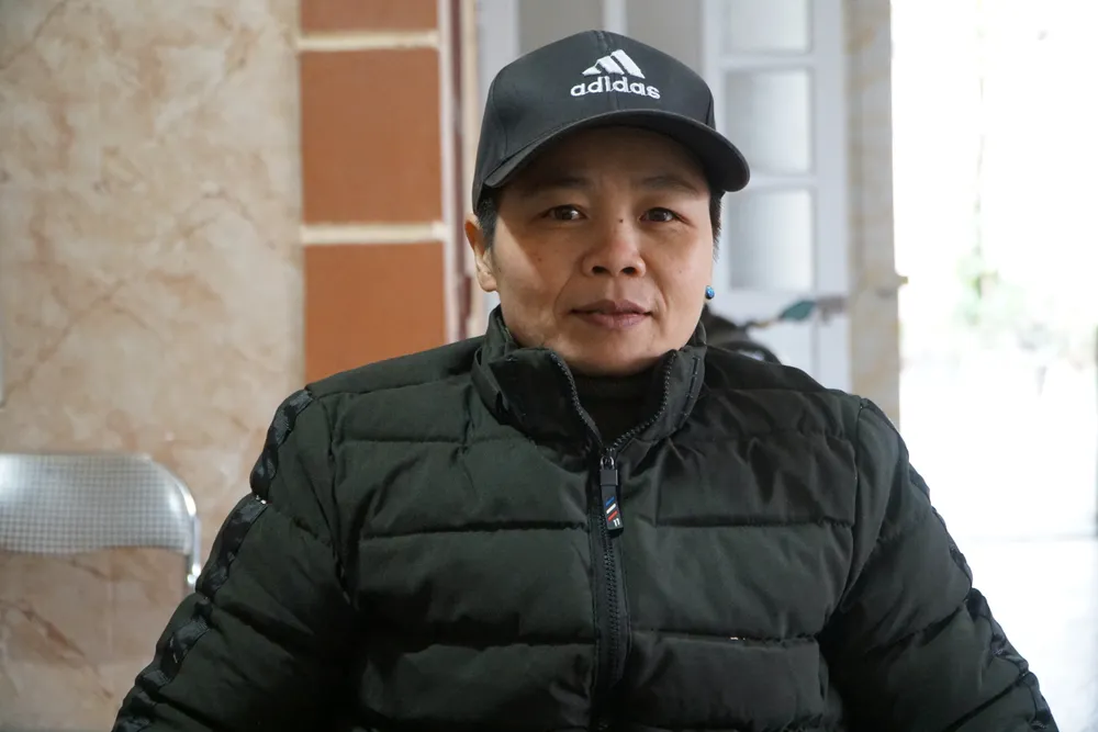 Báo Pháp Luật TP. HCM trao 50 triệu đồng hỗ trợ nữ vận động viên Lê Thị Huệ-2.JPG