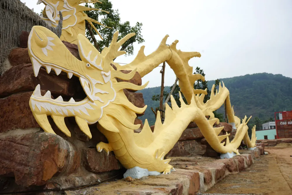 Cận cảnh 4 tượng rồng giống giun… ở Thanh Hóa gây tranh cãi trên mạng-23.jpg