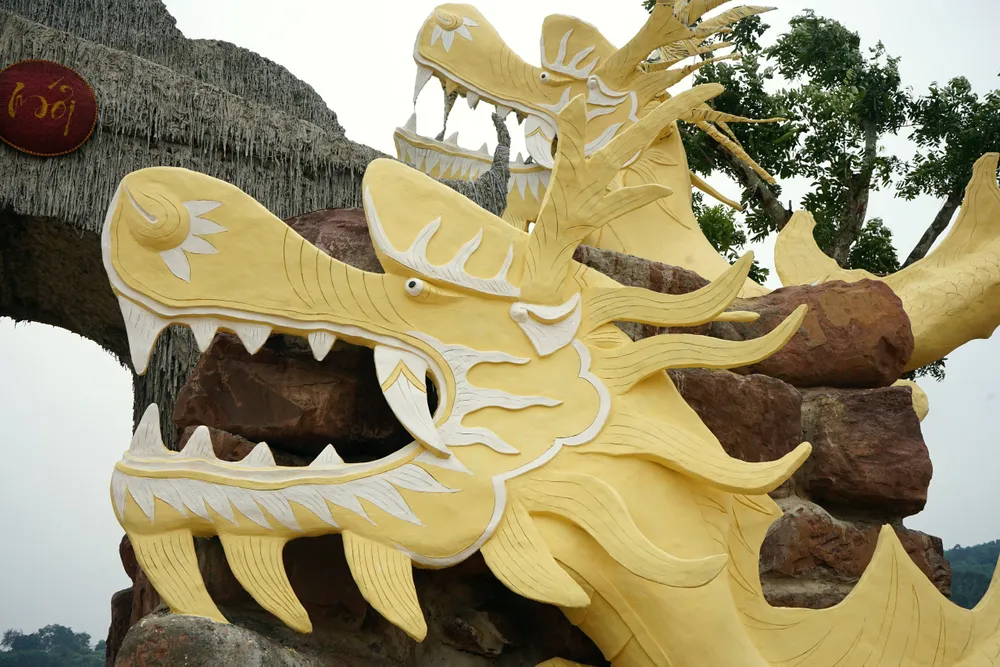 Cận cảnh 4 tượng rồng giống giun… ở Thanh Hóa gây tranh cãi trên mạng-24.jpg