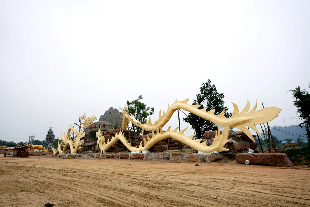 Cận cảnh 4 tượng rồng giống giun… ở Thanh Hóa gây tranh cãi trên mạng-6.jpg