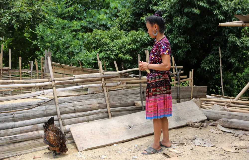 Đại úy Biên phòng đi xóa mù chữ trong bản “nhiều không”-10.jpg