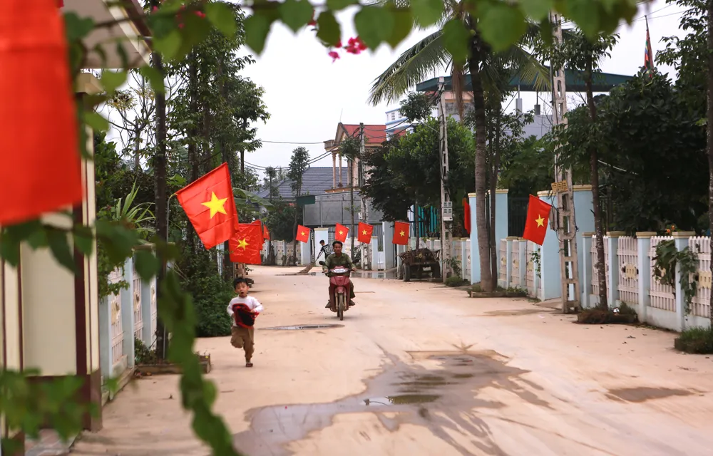 Cận cảnh ngôi làng dân hiến đất mở đường rộng như đô thị - 19.JPG