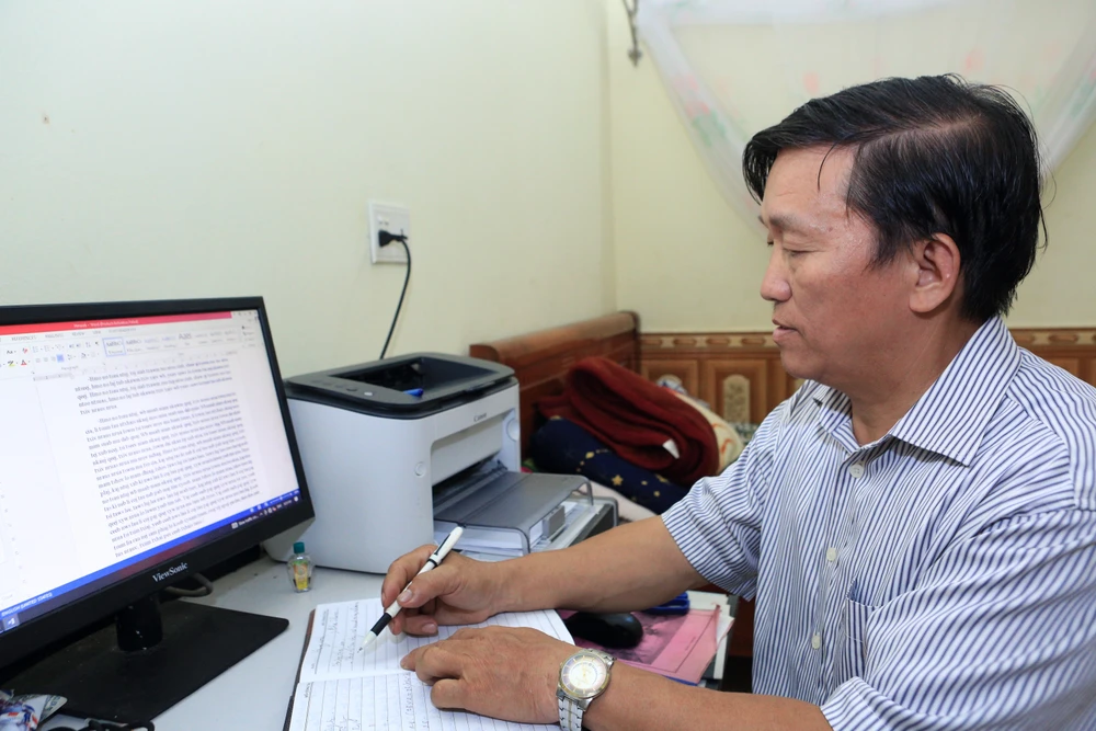 Người tiên phong xóa hủ tục ‘treo xác’ của người Mông2.JPG