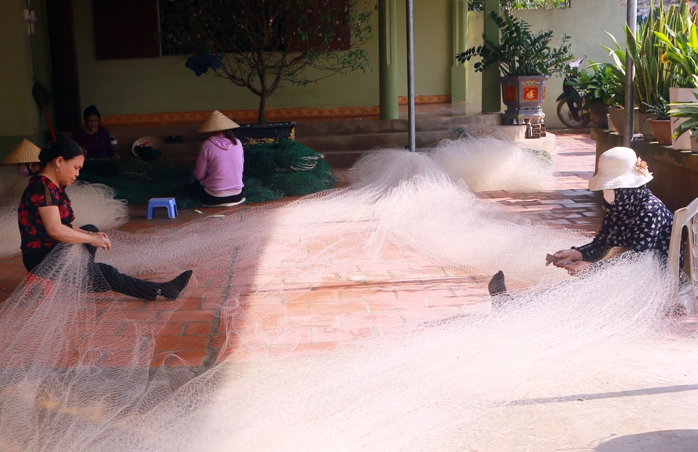 Tôi đi vá lưới thuê ở xã Hoằng Trường, Hoằng Hóa, Thanh Hóa-3.JPG